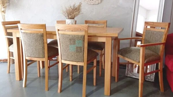 Juego de mesa extensible con sillas y sillones. - Image 2