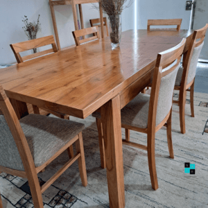 Mesa extensible de 1.40 a 1.80 mts + 4 Sillas y 2 Sillones